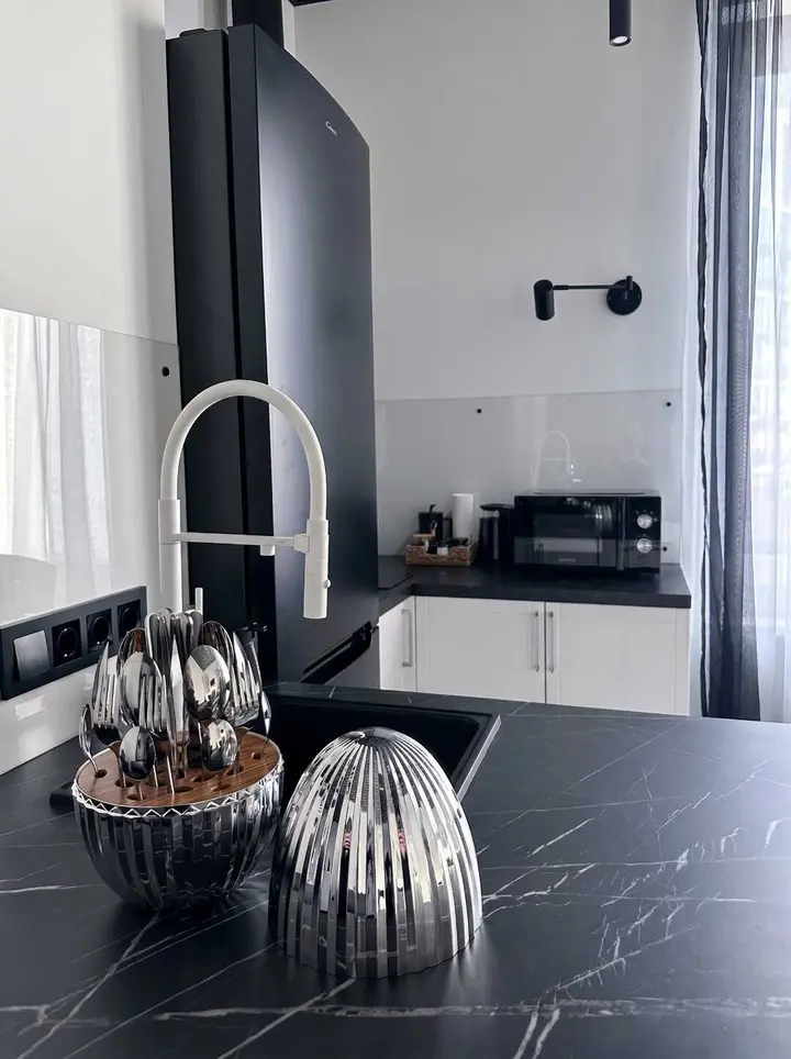 Москва: Евротрешка "Top Rooms" на Острове мечты