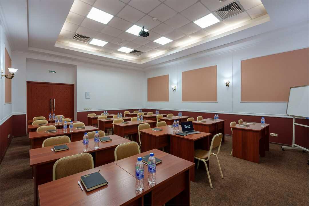 Омск: Отель "Cronwell" Парк Ника