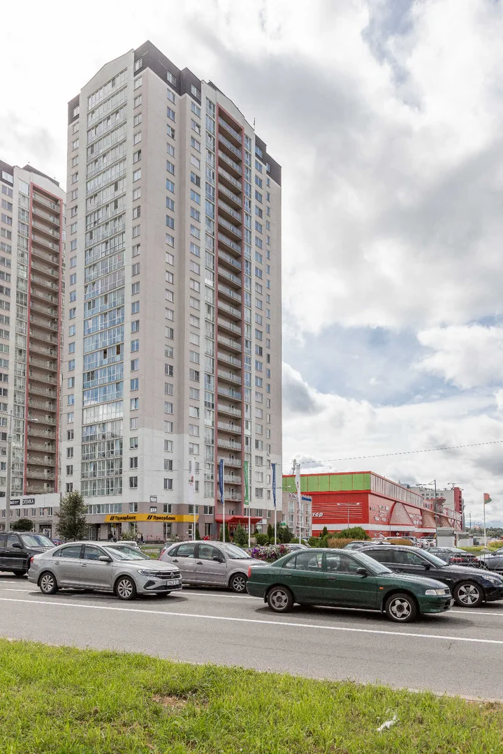 Минск: Апартаменты трёхкомнатные с видом на Национальную библиотеку