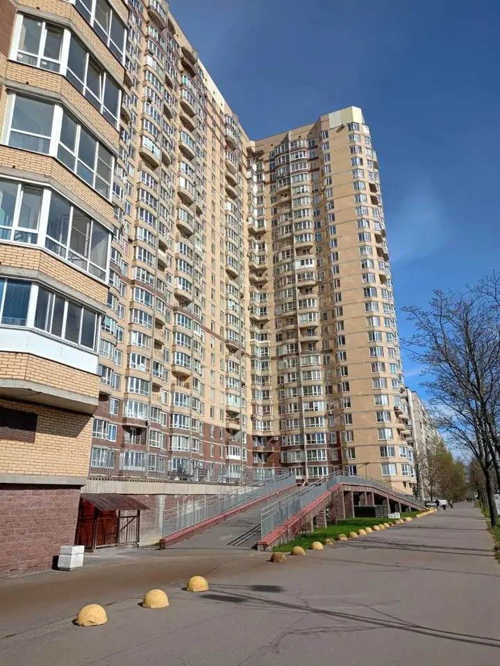 Санкт-Петербург: Квартира в кирпичном доме на Луначарского